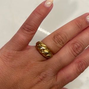 Mejuri croissant ring